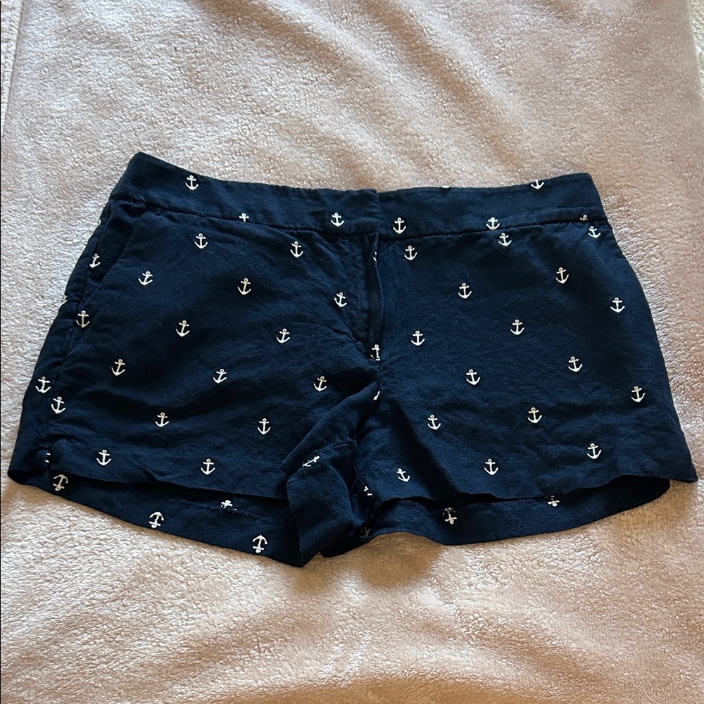 LOFT Navy & White Anchor Print Shorts
Like new
Machine wash and tumble dry